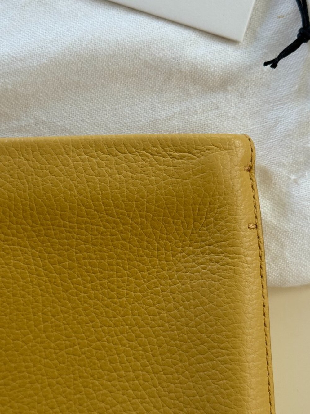 Cuyana Zipper Pouch - Picture 4 of 14